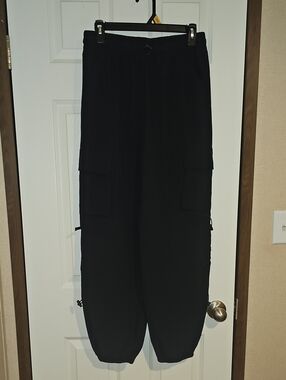 COPYLEAF Women's Size Medium, Black Parachute Cargo Pants with Six Pockets New